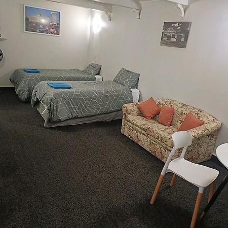 The Cave Motel Levin Bagian luar foto