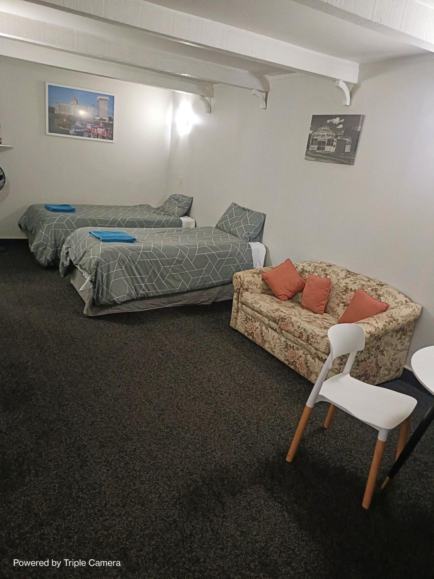 The Cave Motel Levin Bagian luar foto